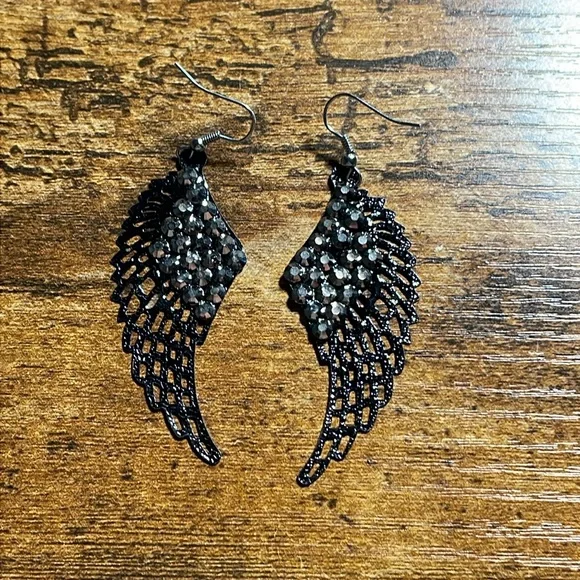 Black and silver wing earrings - Picture 2 of 3